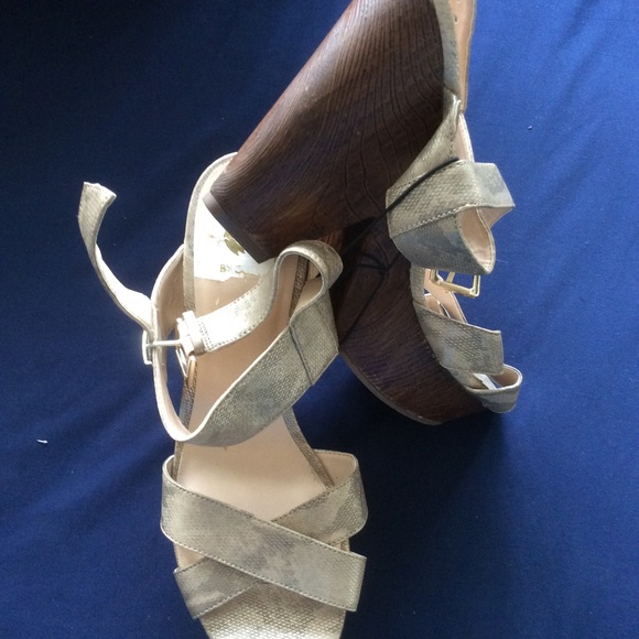 G by Guess Chunky Sandals - Picture 1 of 2